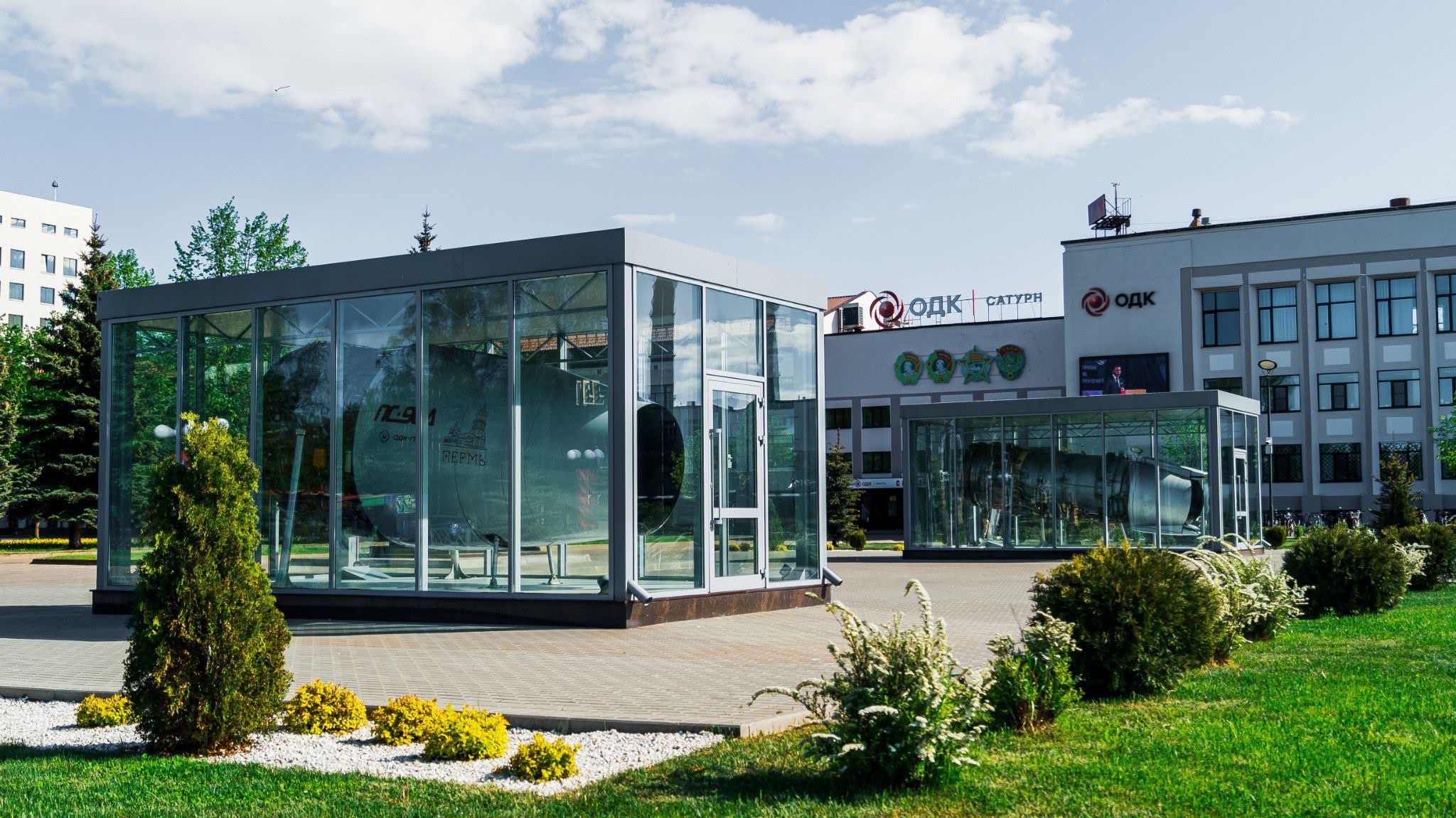 Выставочные павильоны у главного входа НПО «Сатурн